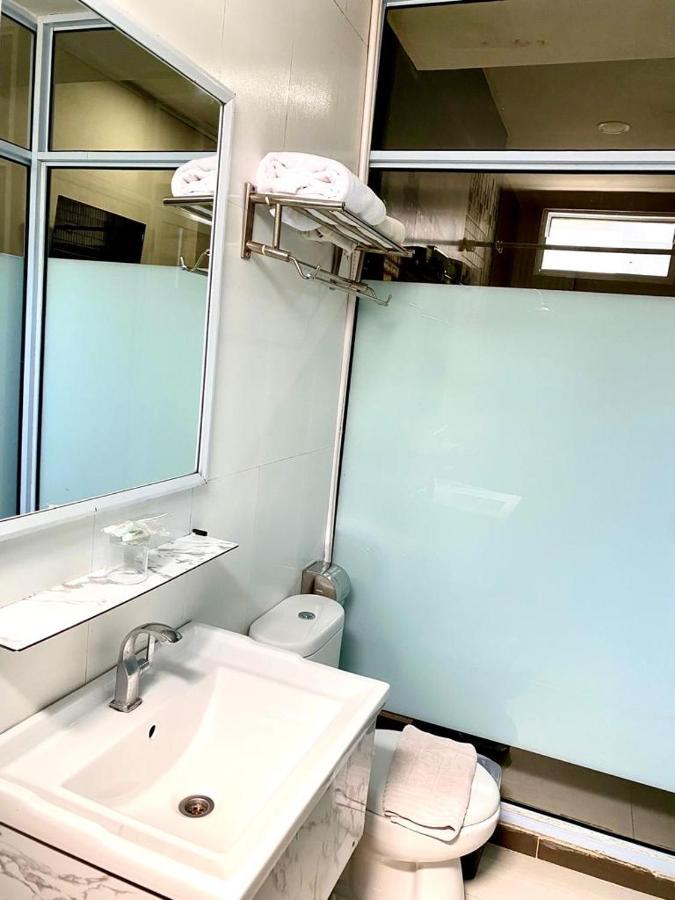 Os Hotel Tanjung Uncang Sagulung Exteriér fotografie