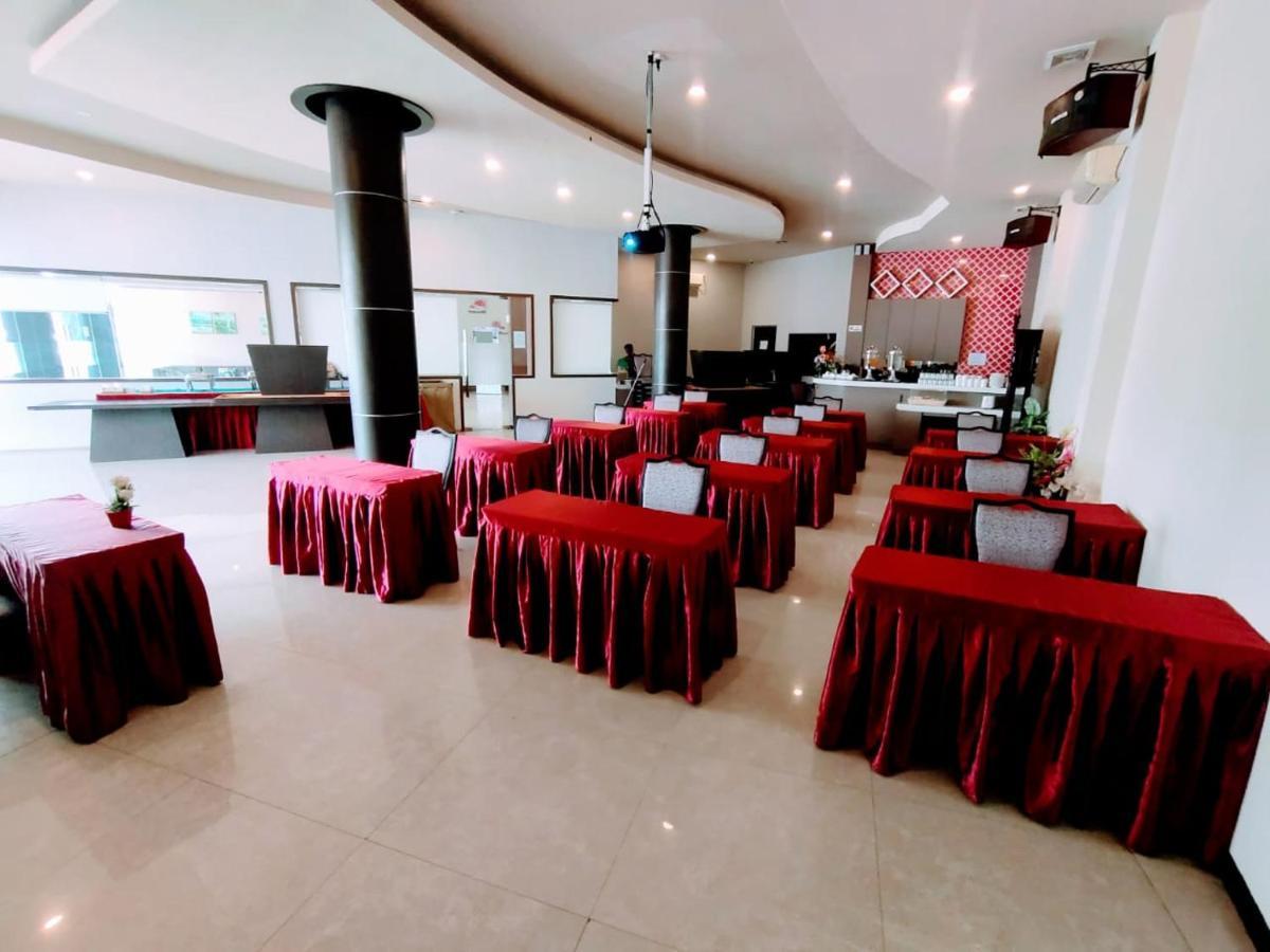 Os Hotel Tanjung Uncang Sagulung Exteriér fotografie