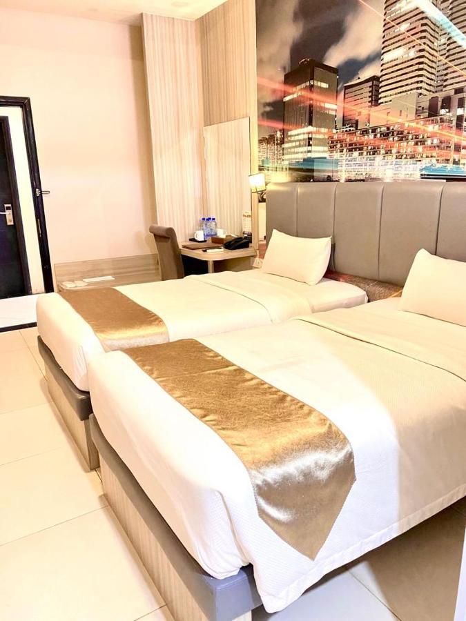 Os Hotel Tanjung Uncang Sagulung Exteriér fotografie