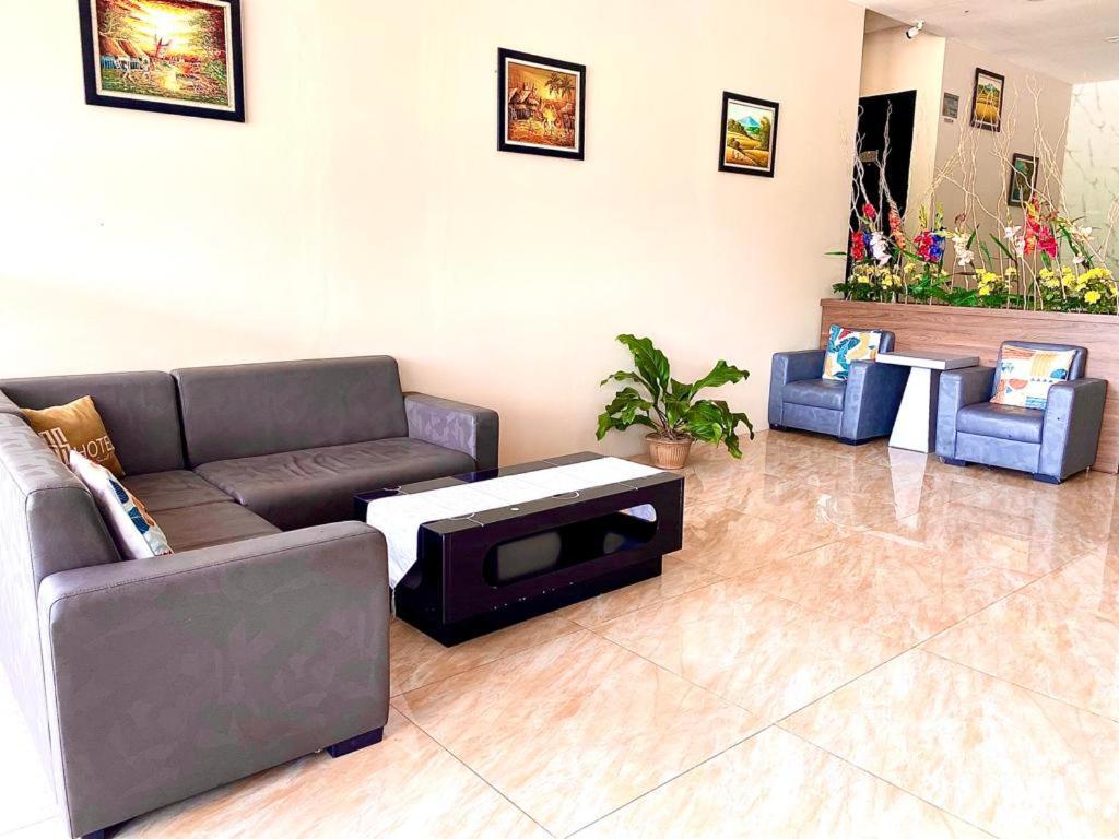 Os Hotel Tanjung Uncang Sagulung Exteriér fotografie