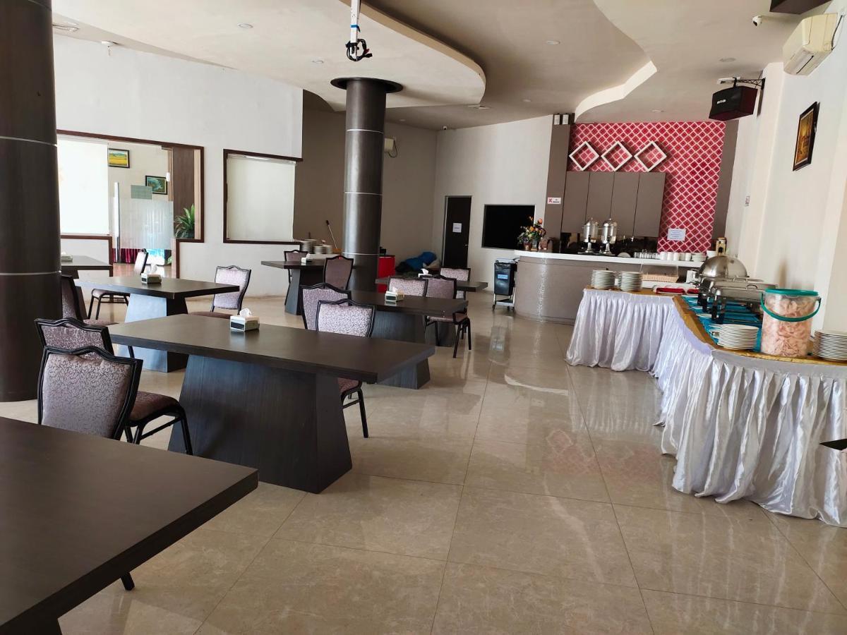 Os Hotel Tanjung Uncang Sagulung Exteriér fotografie